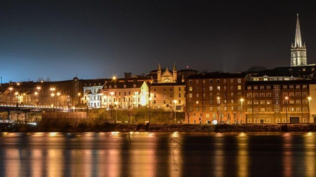 Derry, Surların Ardındaki Şehir !