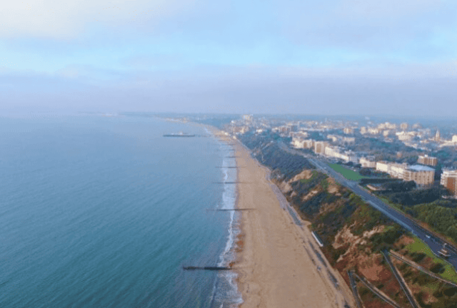 Brighton plajının kuşbakışı görünümü