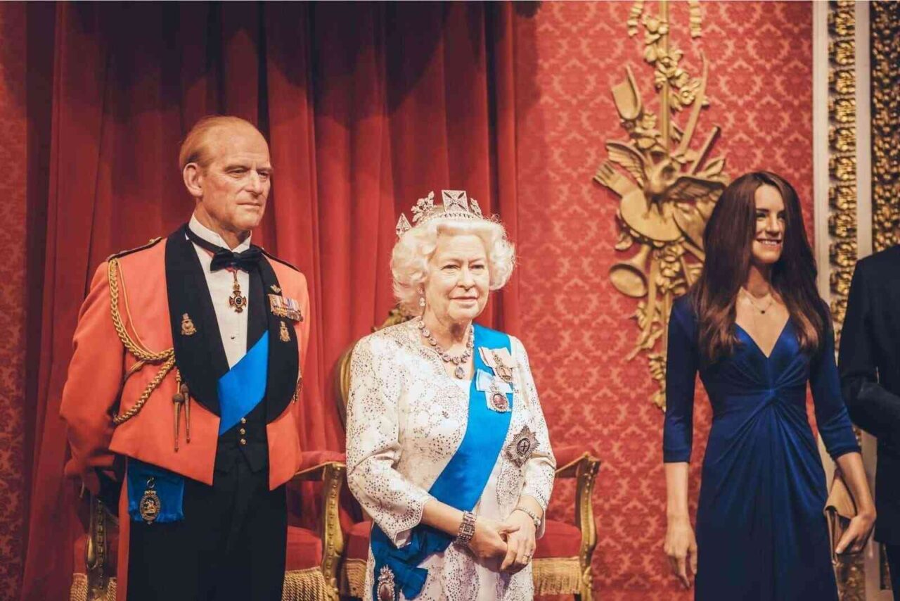 II. Elizabeth Heykeli