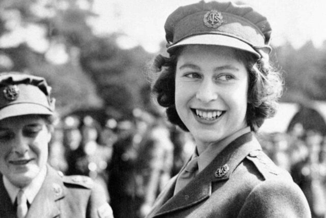 kraliçe elizabeth 2.dünya savaşı