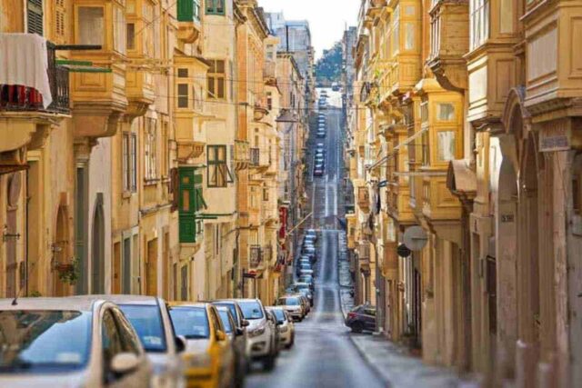Dar ama ferah Malta sokakları