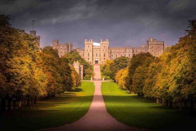 İngiltere'deki tarihi Windsor Kalesi'nin manzarası.