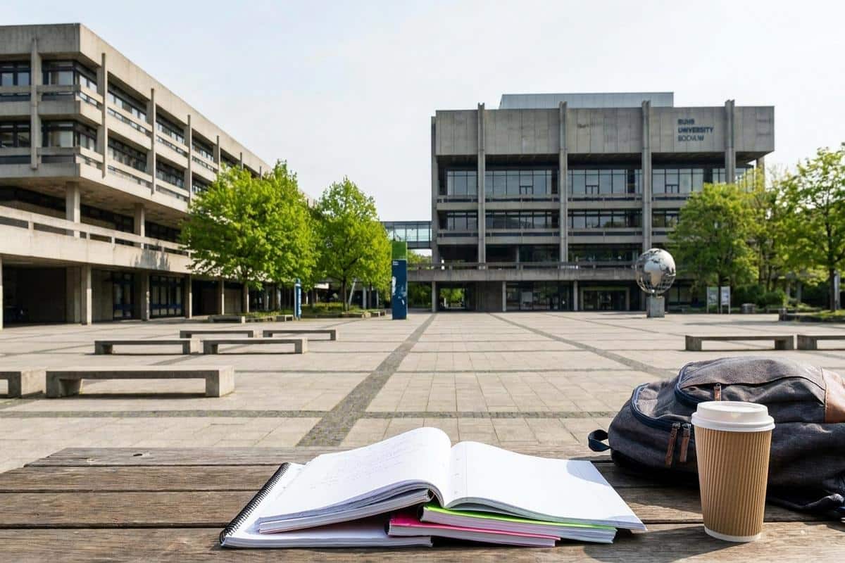 Bochum Ruhr Üniversitesi: Bölümler, Başvuru ve Maliyet