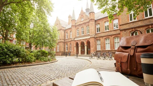 Queen Mary University of London: Bölümler ve Başvuru