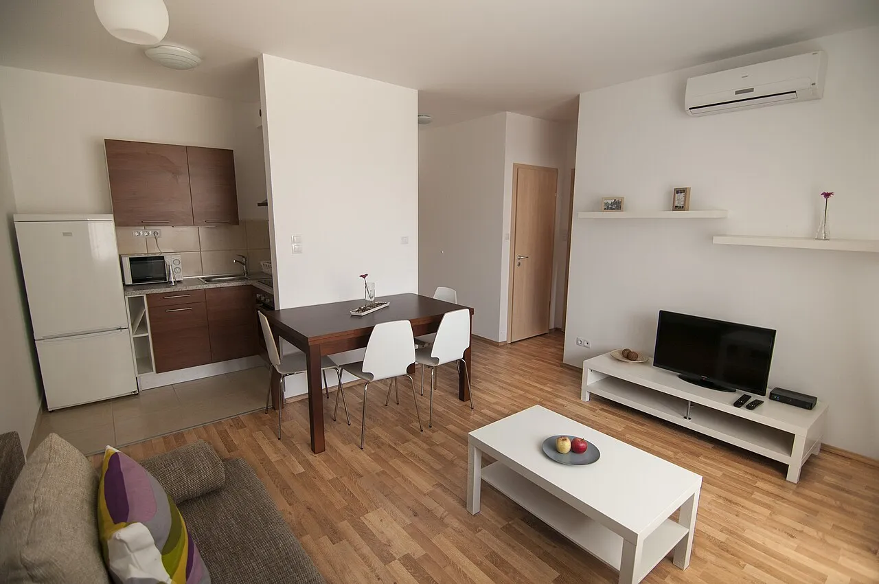 Paylaşımlı dairede ortak salon ve mutfak