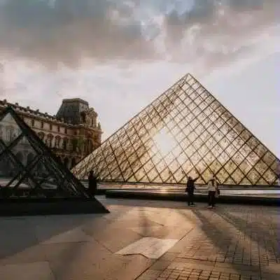 Paris Louvre, grup yaz kampı