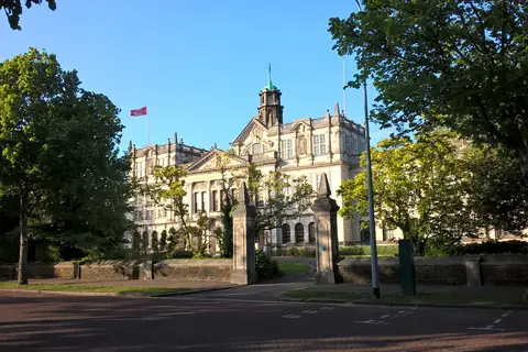 Cardiff Üniversitesi Main Building
