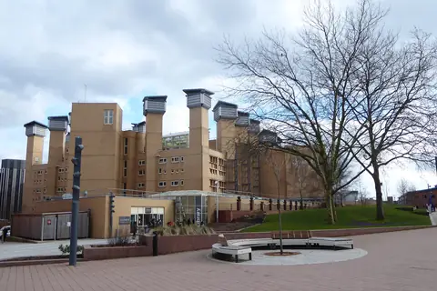 Coventry Üniversitesi Lanchester Kütüphanesi
