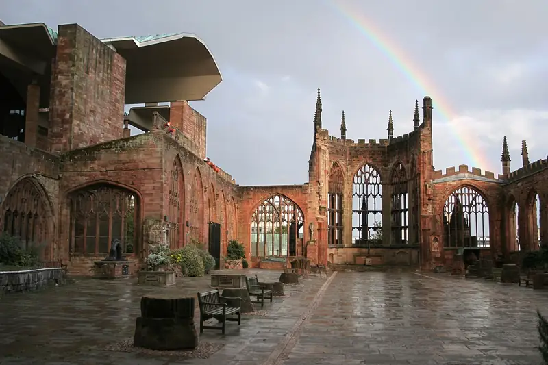 Coventry Katedrali kalıntıları