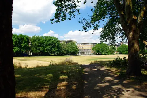 Köln Üniversitesi ana bina cephesi