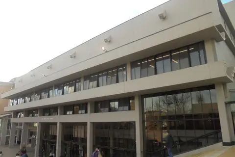 Leeds Üniversitesi Edward Boyle Kütüphanesi