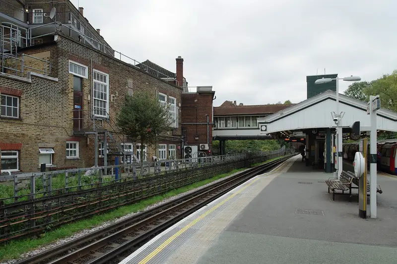Hendon Central metro istasyonu, Londra
