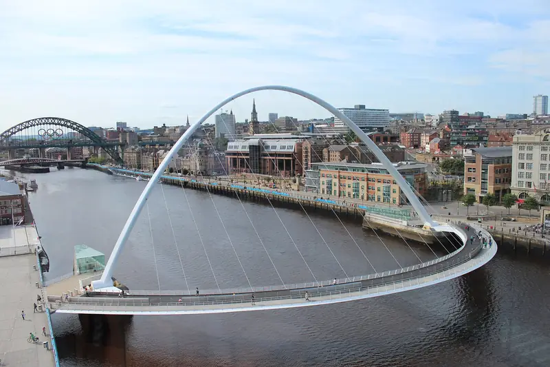 Newcastle Quayside ve Gateshead Millennium Bridge