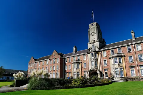 South Wales Üniversitesi Caerleon kampüsü ana bina
