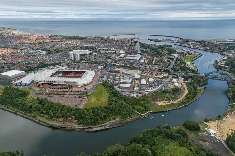 Sunderland şehri ve Wear Nehri havadan görünüm