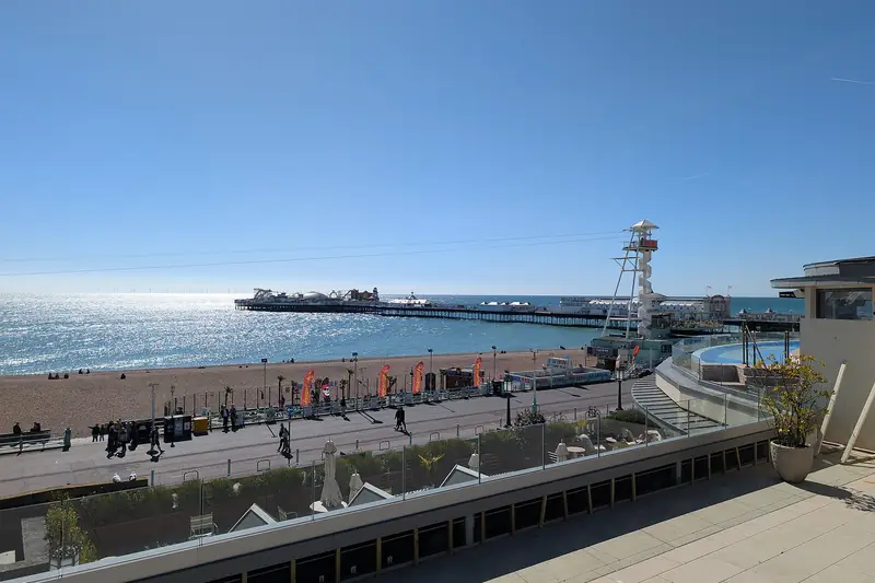 Brighton sahili ve Palace Pier