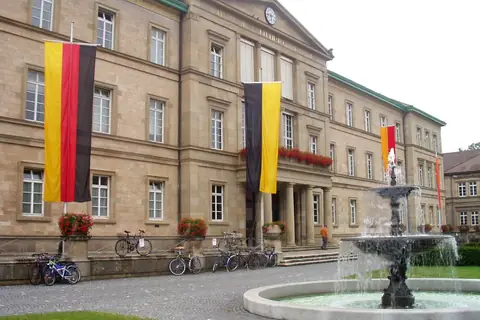 Tübingen Üniversitesi Neue Aula cephesi