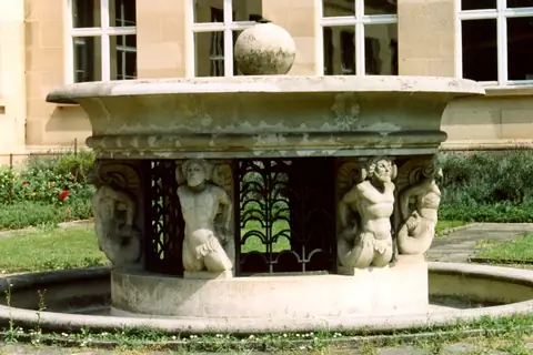 Tübingen Neue Aula çeşmesi