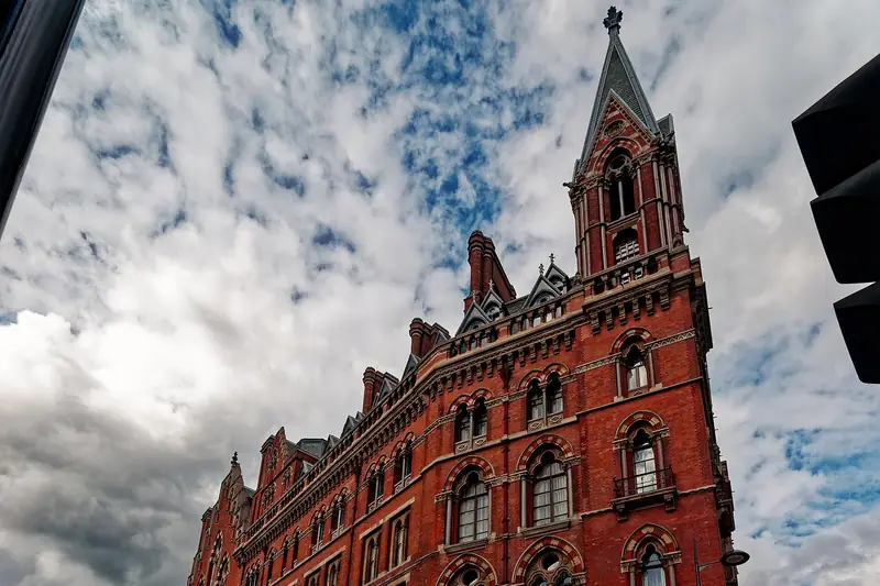 Euston Road ve St Pancras, Londra