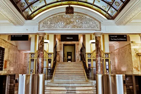 Westminster Üniversitesi Regent Street binası foyer